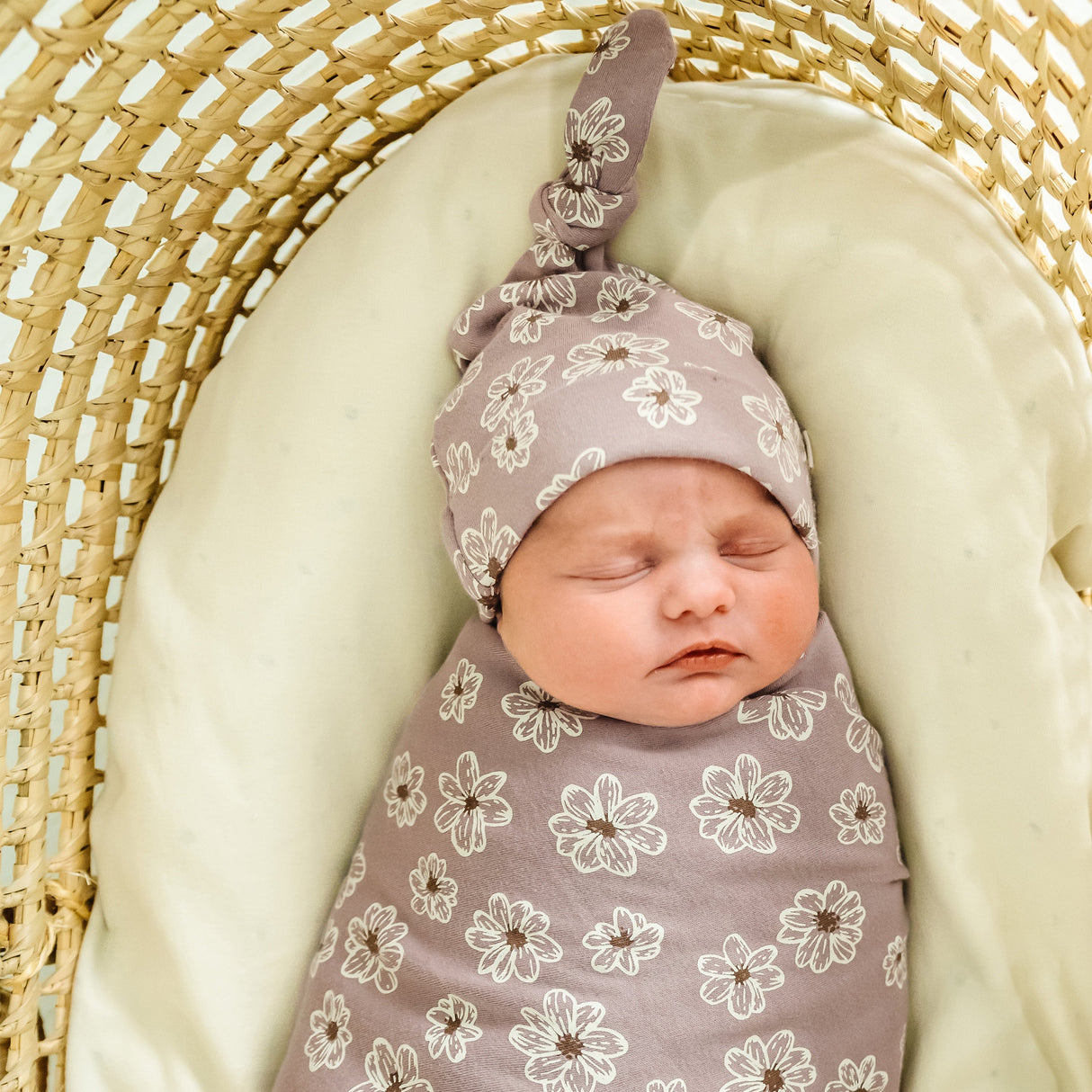 Organic Baby Swaddle Blanket & Hat - Daisies