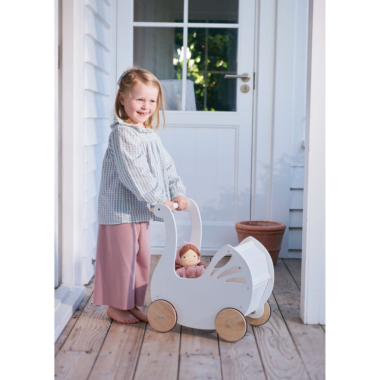 Sweet Swan Pram - HoneyBug 