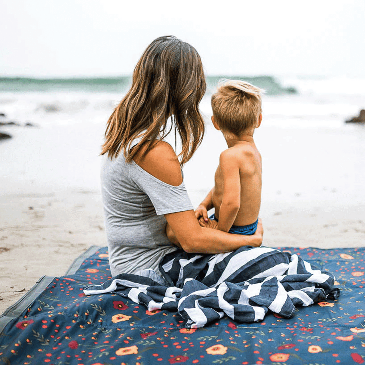 Outdoor Blanket - Midnight Poppy