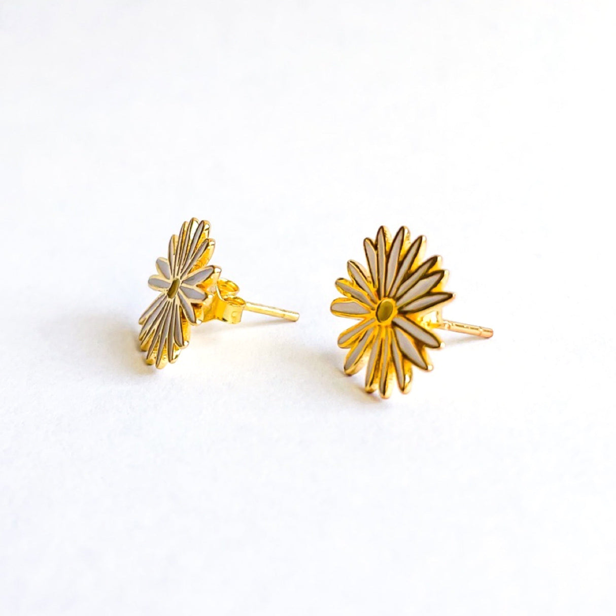 Daisy Enamel Earrings - HoneyBug 