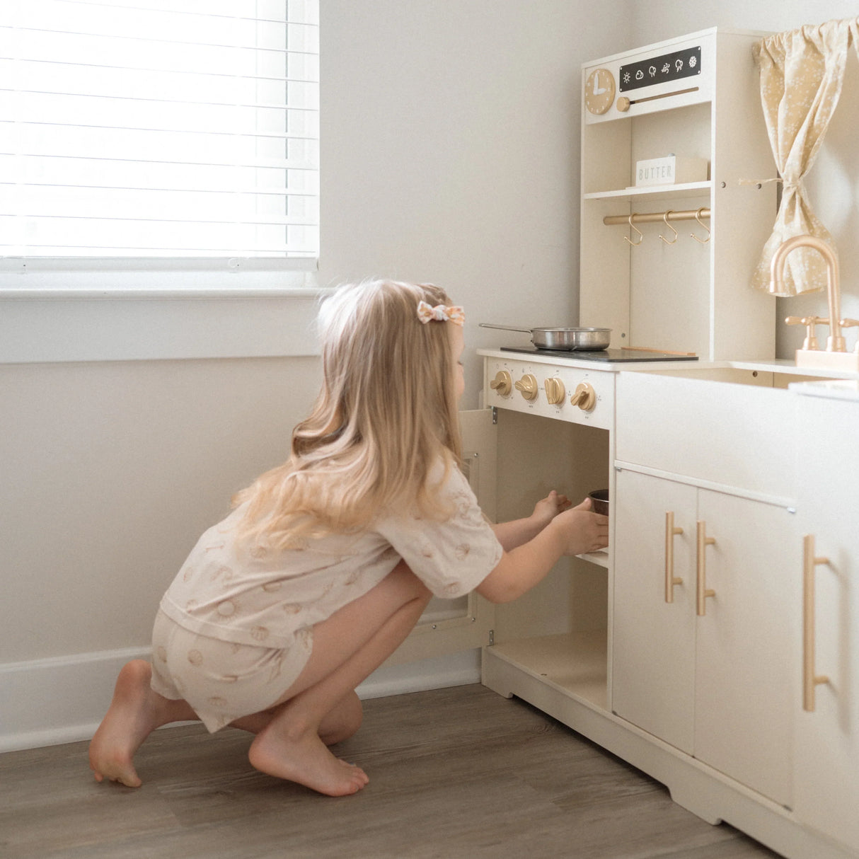 Tiny Land® Trendy Home Style Play Kitchen - HoneyBug 